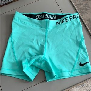Women’s Nike Pro 3” Dri-Shorts Size M